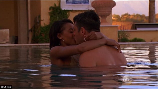 305308C100000578-3405897-image-a-31_1453188267892