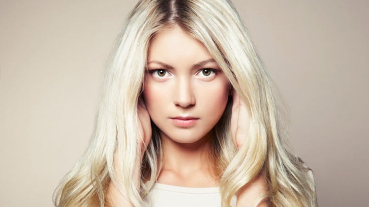 Tips-for-Achieving-Beautiful-Blonde-Hair-FLW276